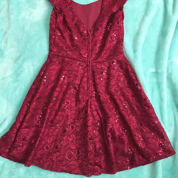 Burgundy floral lace dress with sequins - Picture 4 of 4